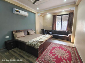 OSHO Villa PG Monthly Paying Guest For Girls & Boys